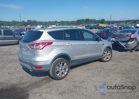 2015 Ford Escape Titanium z USA, uszkodzony, nr VIN 1FMCU0J98FUA15969